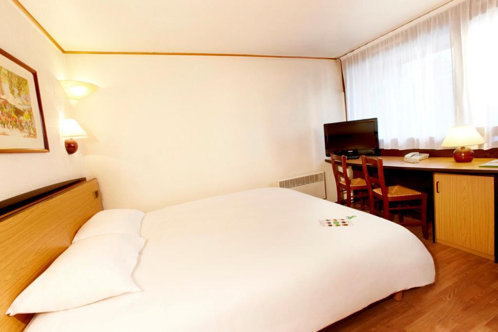 Campanile Hotel Mayenne Værelse billede