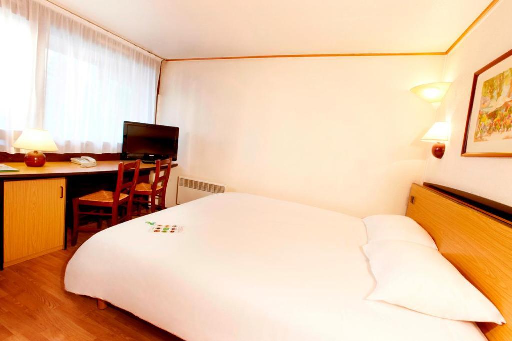 Campanile Hotel Mayenne Værelse billede