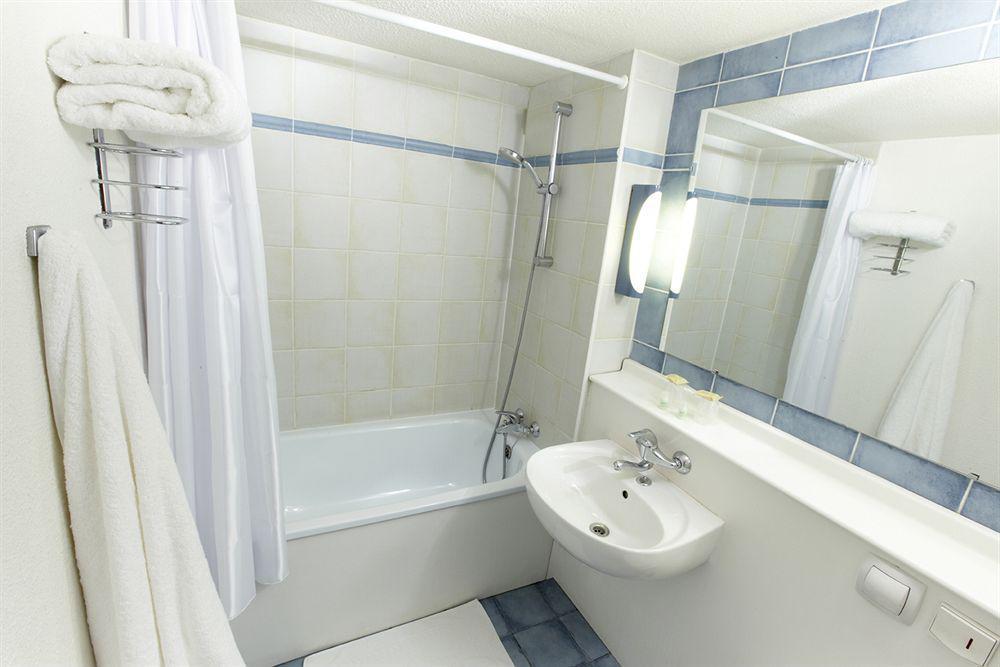 Campanile Hotel Mayenne Eksteriør billede